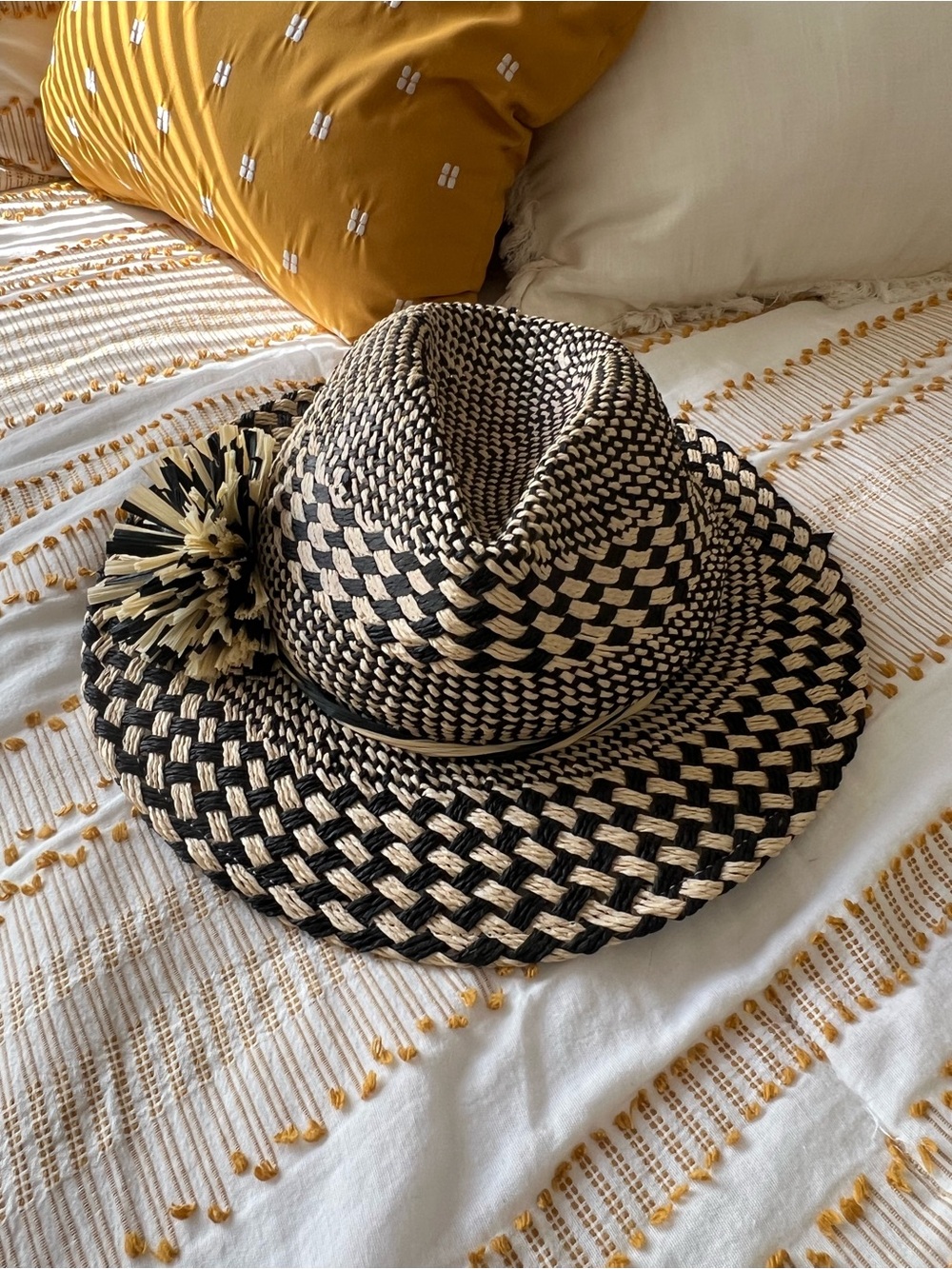 Kathy Jeanne Black & Tan Woven Straw Fedora – Excellent Condition